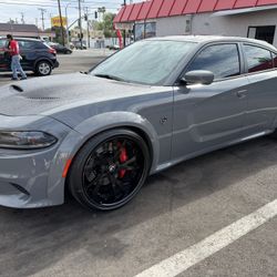 DODGE CHARGER HELLCAT 