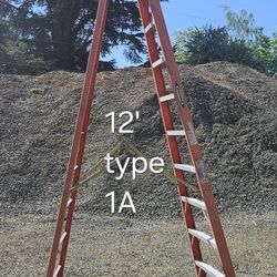 12 ft Werner fiberglass step ladder - type 1A (300#)