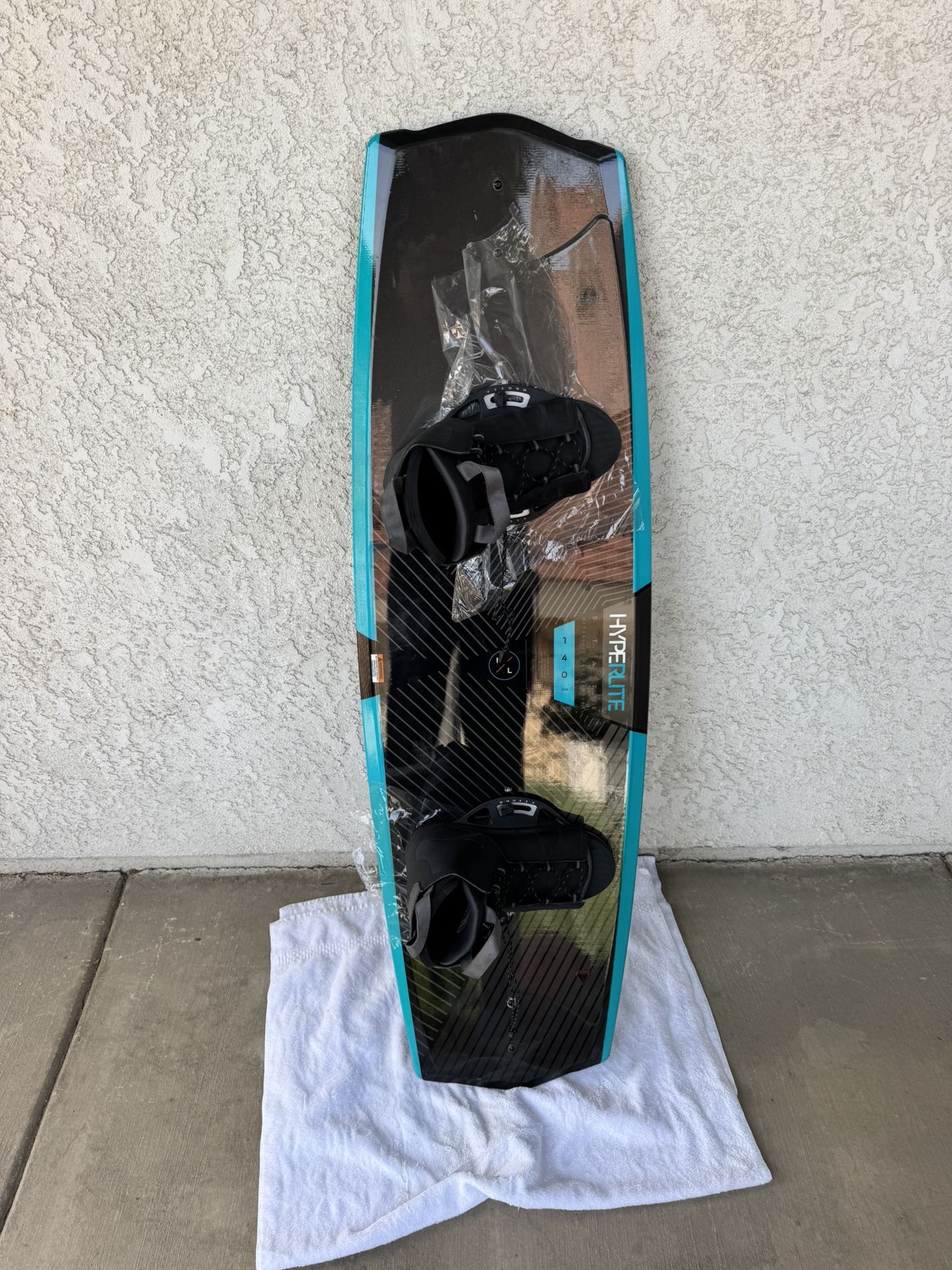 Hyperlite State Wakeboard with Frequency Bindings