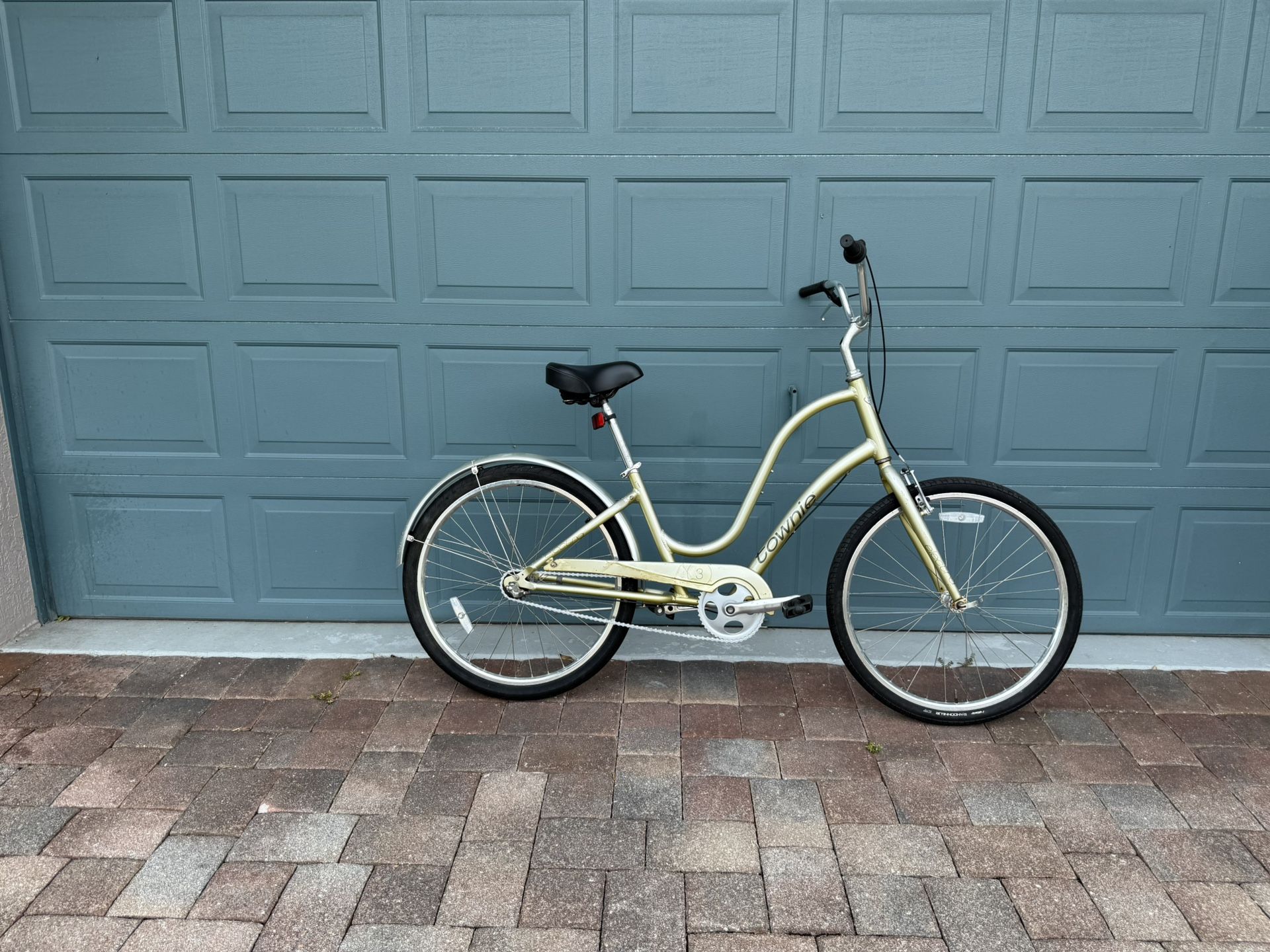 Electra Townie 3 speed 26 inch wheel