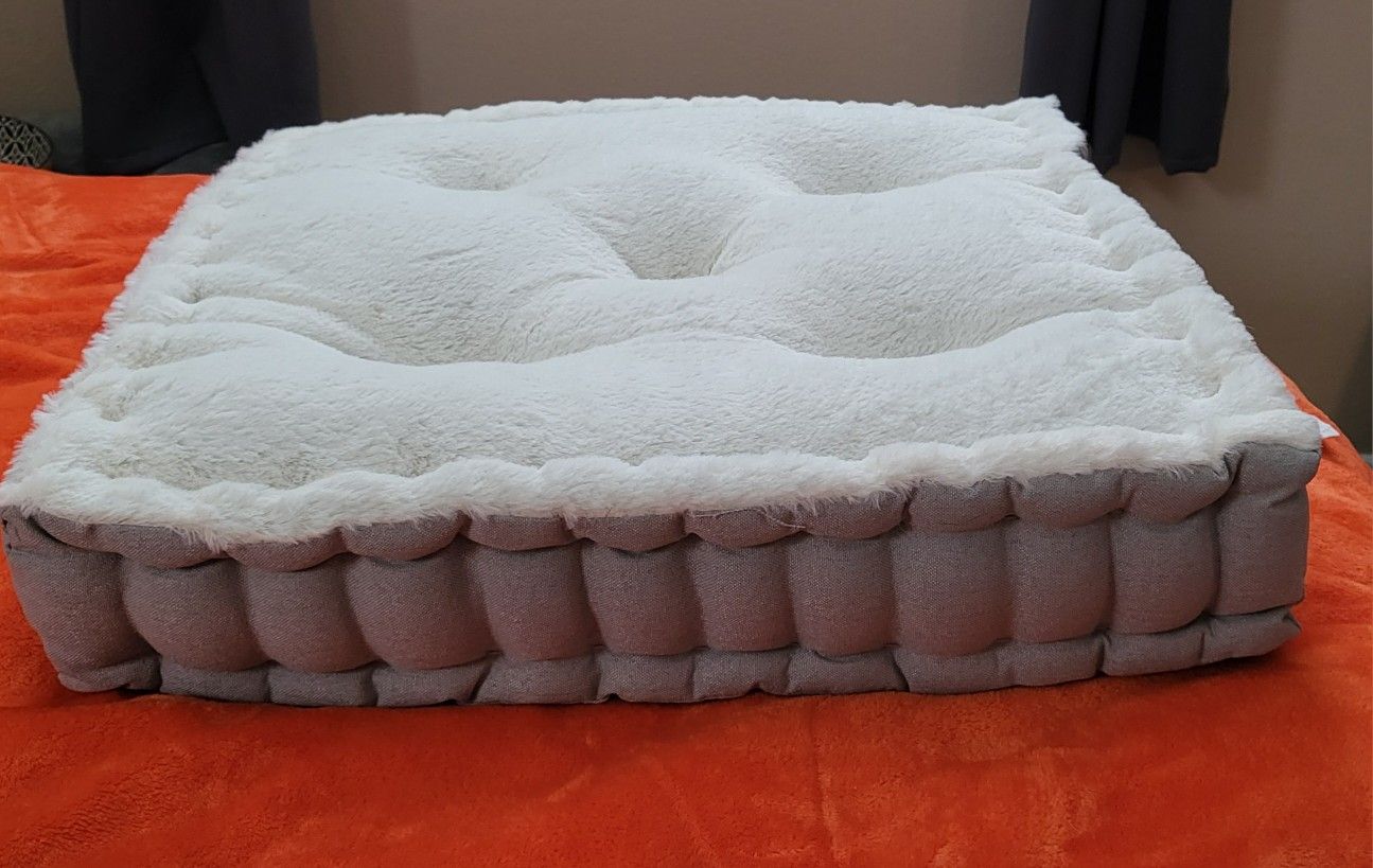 Plush Cat/dog Bed NEVER USED! $19.99 OBO