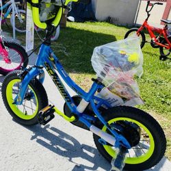 Schwinn Valve 12” Kids’ Bike-Blue