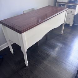 Broyhill Desk And Hutch Priced To MOVE ! 