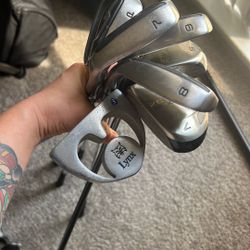 Woman’s Lynx Golf Clubs