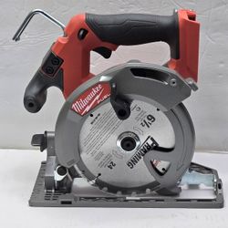 Milwaukee M18 FUEL 18V Lithium-Ion Brushless Cordless 6-1/2 in. Circular Saw (Tool-Only) Used Like New And New Blade 