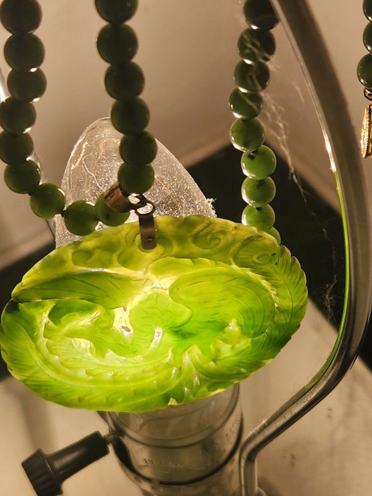 VINTAGE Jade/nephetrine spinash 14k Clasp And 18 K Hook Phoenix Pendant 