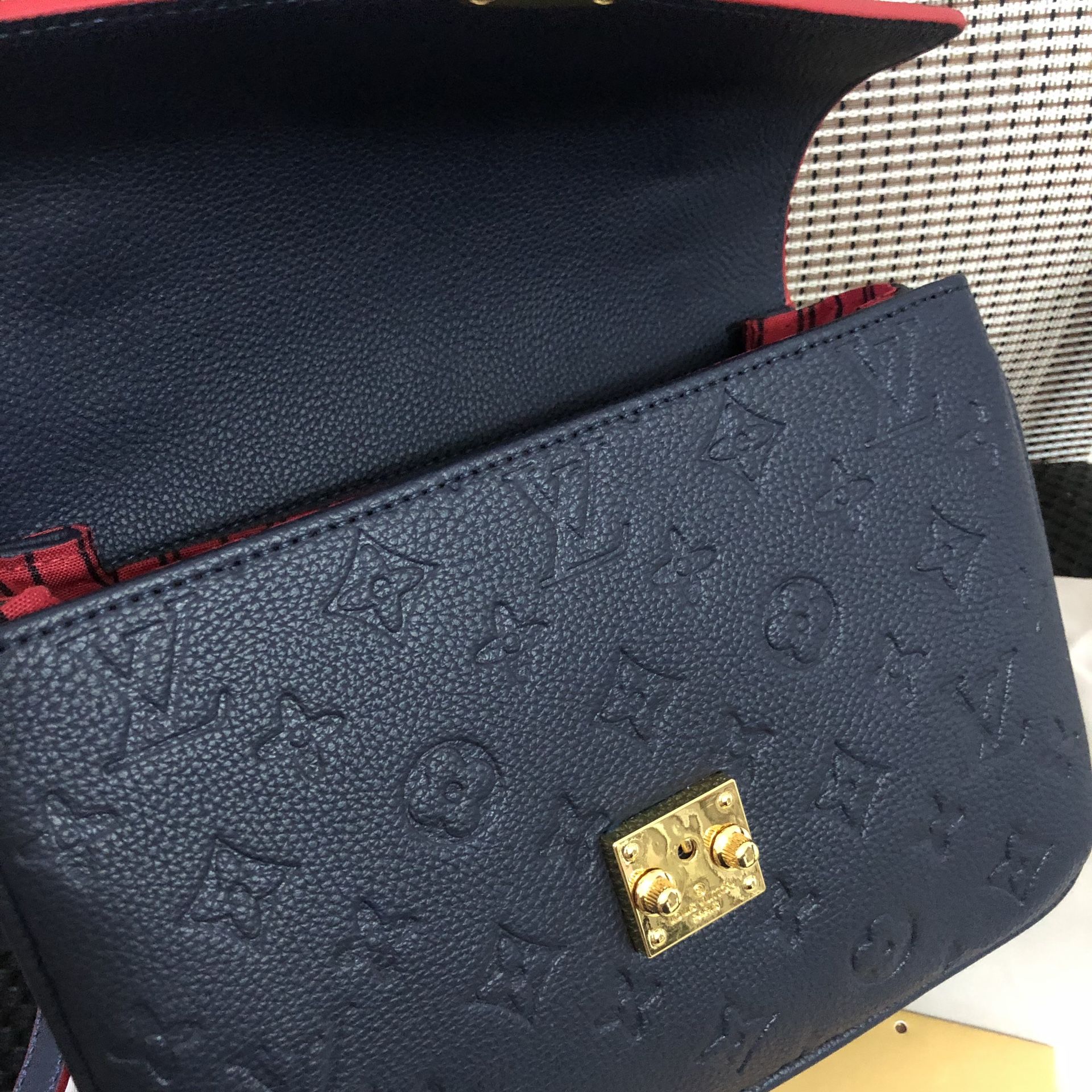 Louis Vuitton Monogram Empreinte S-lock Gold Buckle Ladies Single Handle Shoulder  Bag in Embossed Soft Grain Leather for Sale in Portland, OR - OfferUp