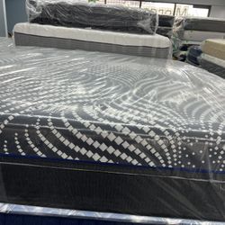 CALIFORNIA KING SIZE SEALY HYBRID MATTRESS & BOX SPRINGS BED SET