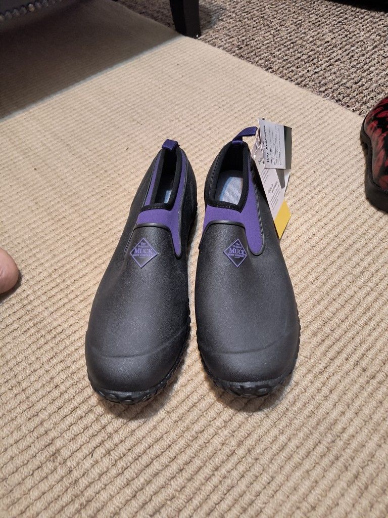 Women's Muck Boots Size 10 (Brand New)