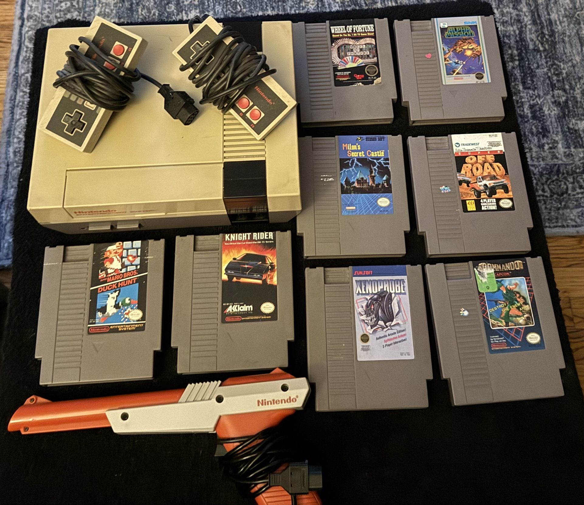 Original NES Nintendo System Console With 2 Controllers / Gun Zapper , & 8 Games with all cables .