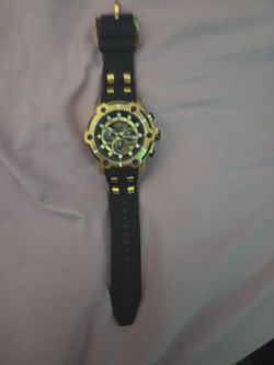Invicta Bolt Chronograph Men's Watch Model 26751 Gold/Black – Excellent Condition – Works Perfectly