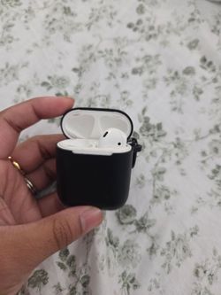 Apple AirPods charging case with Black Silicone Case