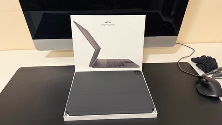 Apple iPad Magic Keyboard- iPad Pro 12.9