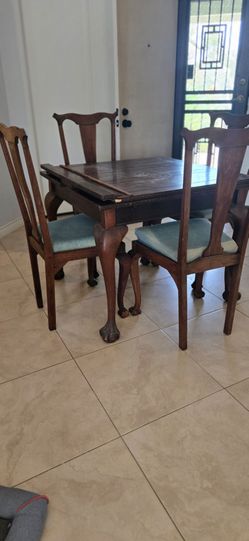 Antique. Table, expandable "Ball and Claw" foot, 4 chairs