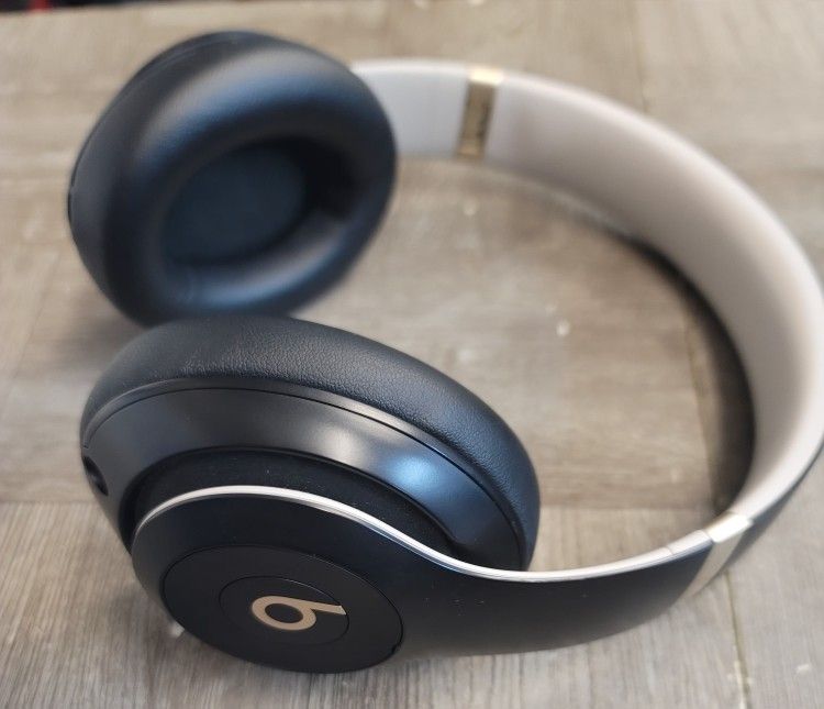 Beats Studio Pro - Wireless Bluetooth Noise Cancelling Headphones - Personalized Spatial Audio, USB-C Lossless Audio, Apple & Android Compatibility, U