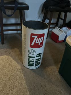 Vintage 7-Up Can