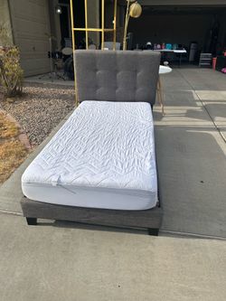 Twin mattress with twin bed frame