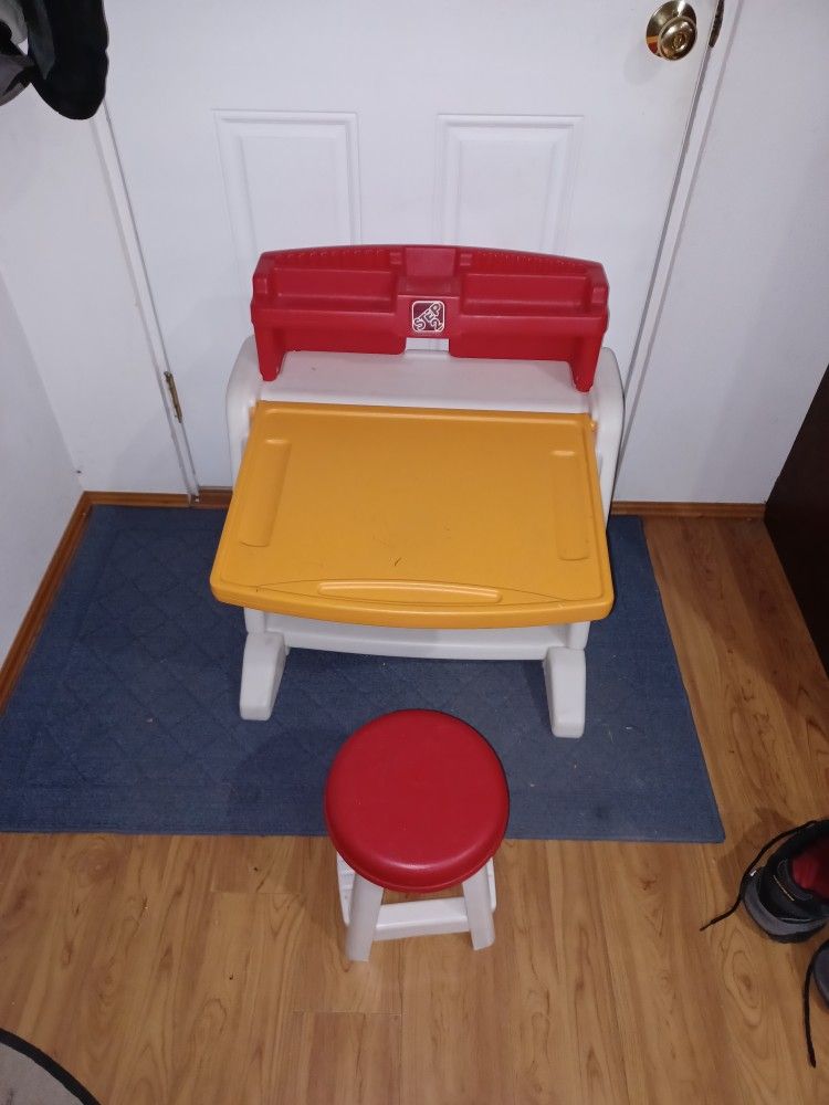 Step 2 Child Desk And Stool