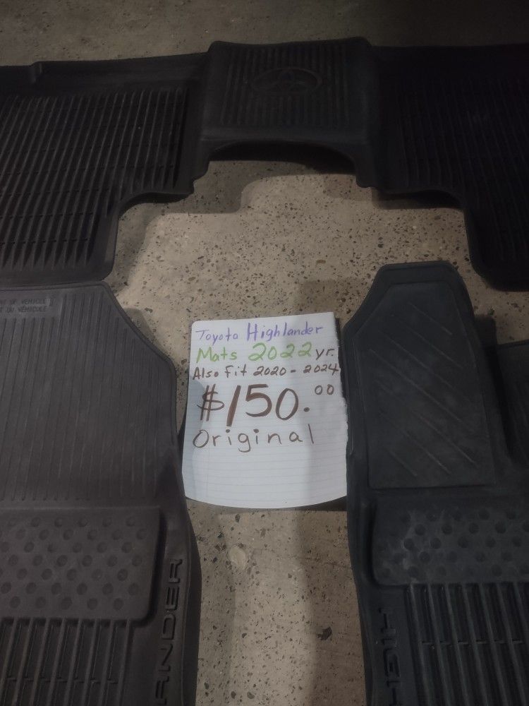 Mat's For Toyota Highlander Was $150. Reduced To $125.00 Good Condition In Donna Inside The City