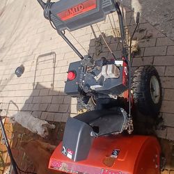 MTD Yard Machines 8/26 Snow Blower