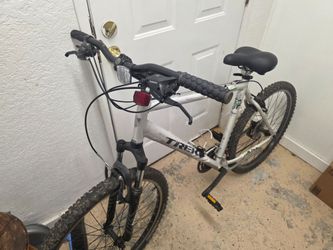 TREK 3700 THEE SERIES 21" (53.5 cm)