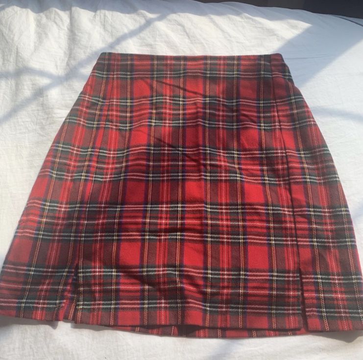 Brandy Melville plaid cara skirt