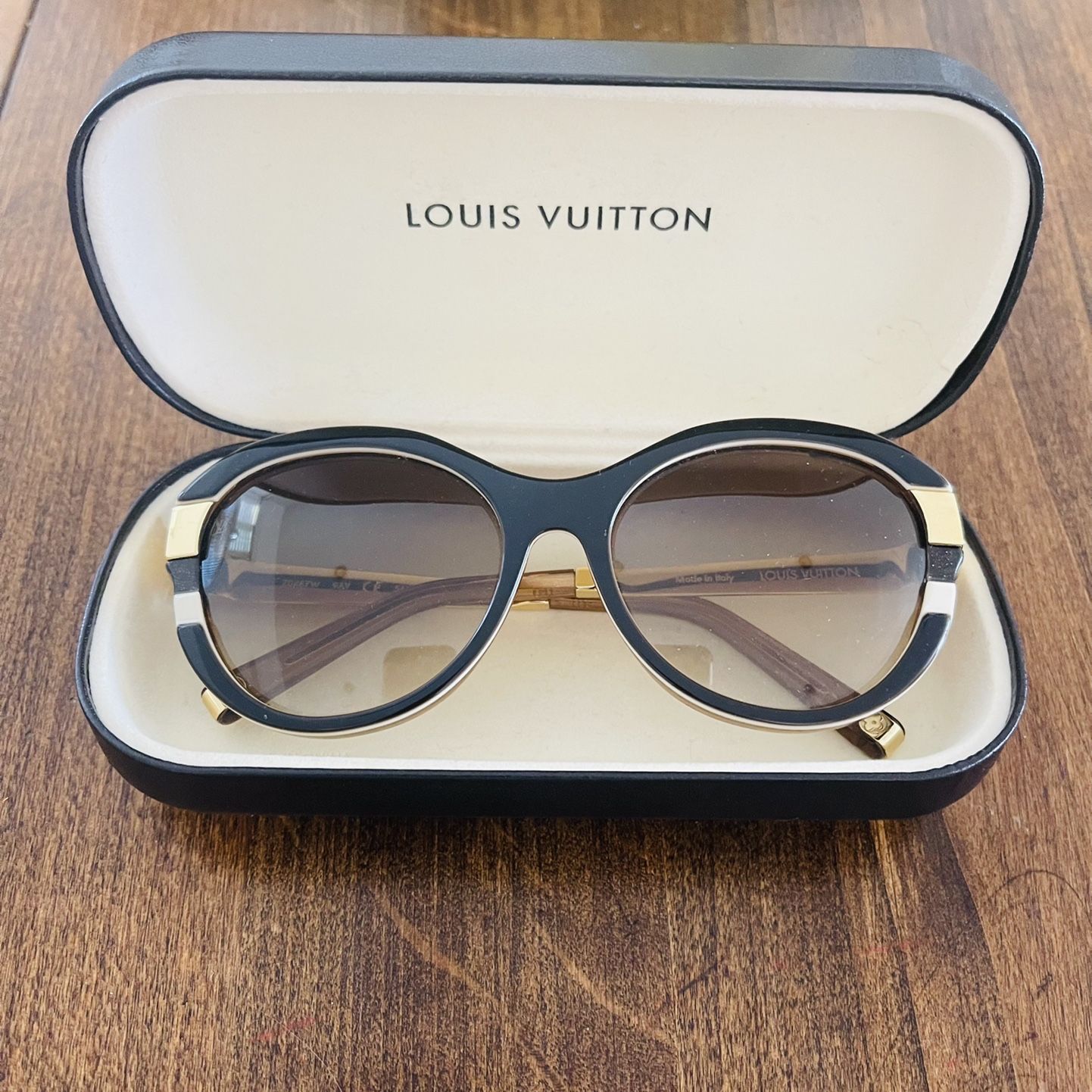 Louis Vuitton Black/Silver Frame Petit Soupcon Cat Eye Sunglasses