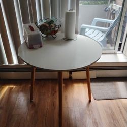 White Round Table Good Condition 