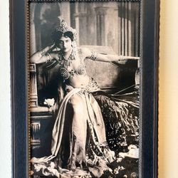 Maya Hair Print In Elegant Frame