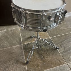 Snare Drum With Stand 