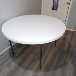 Round Foldable table
