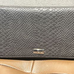 Medium Size Women’s Wallet By Thirty-one