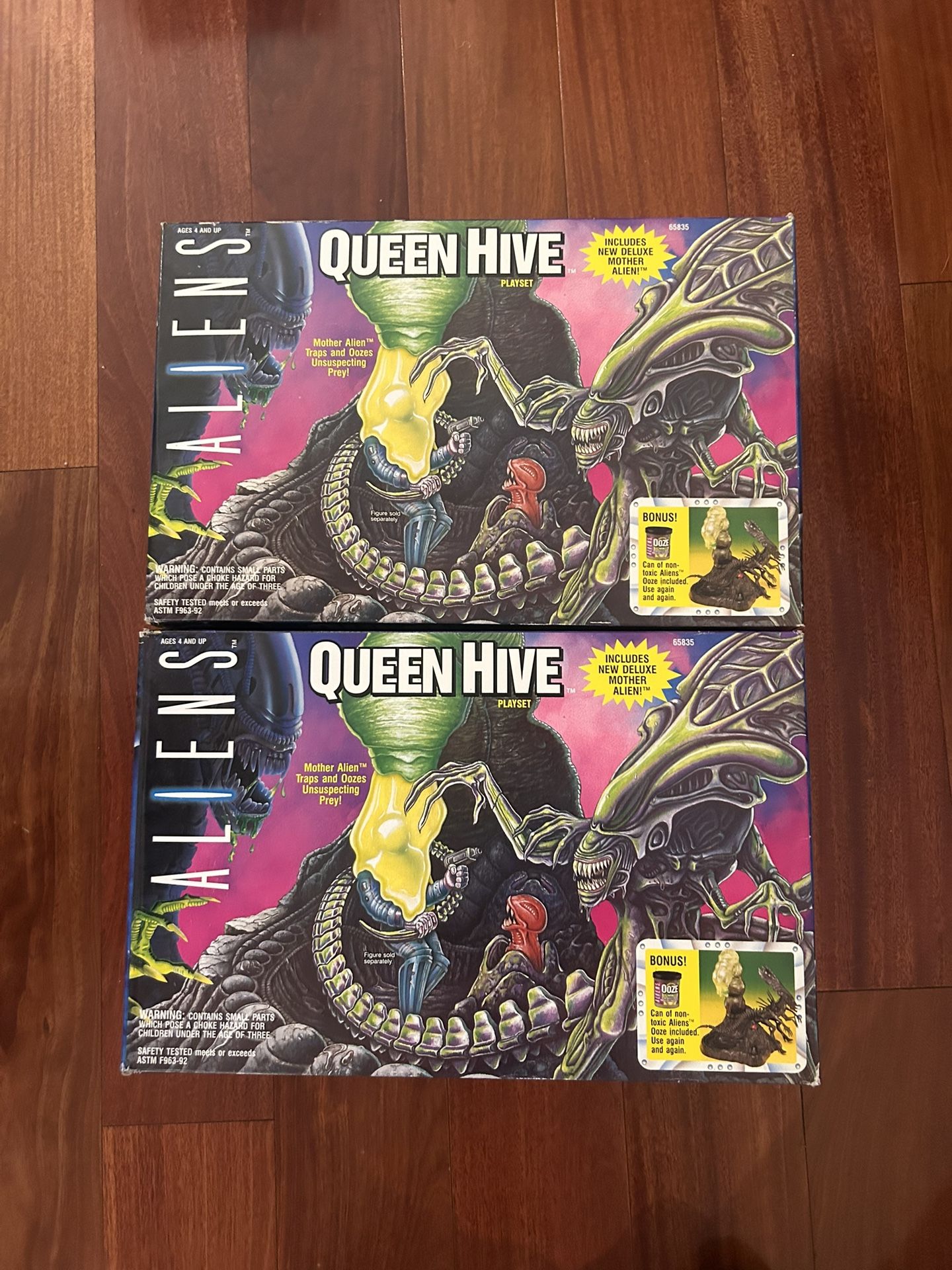 A Set Of Two -Aliens: Queen Hive Playset with Ooze