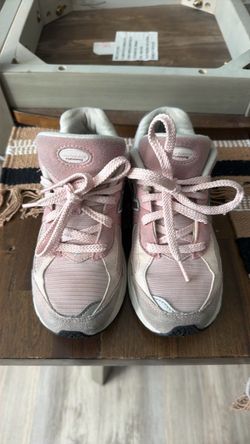 Pink 2002R new balance 3y used