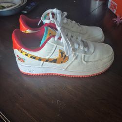 WMNS NIKE AIR FORCE 1 07 LX "YEAR OF THE TIGER" SAIL-GOLD SZ 8 [DR0148-171]