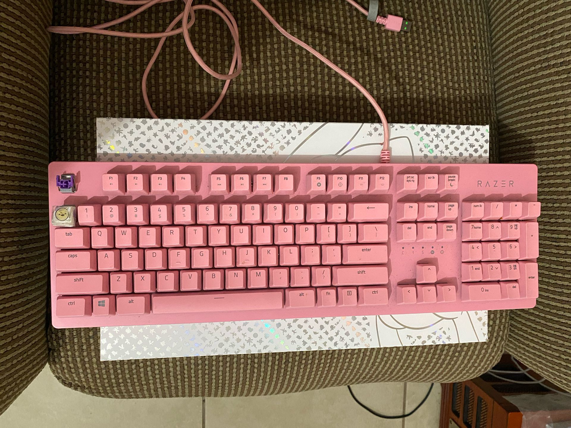 Razor Huntsman Quartz Pink Keyboard