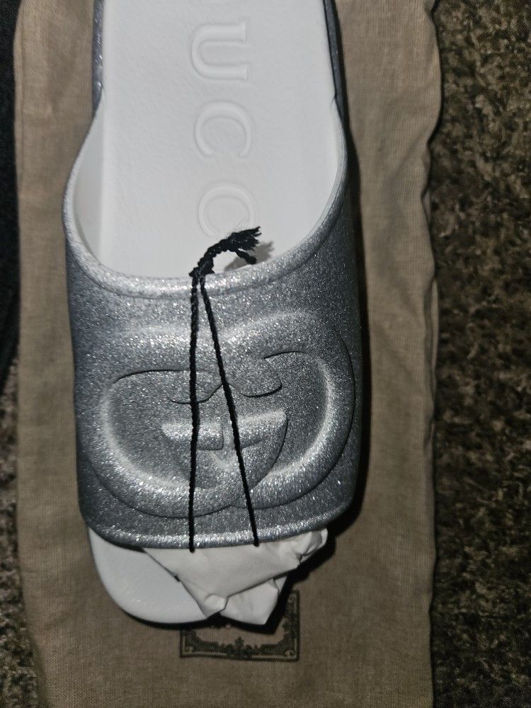 BRAND NEW( GUCCI SLIDE) SIZE 41