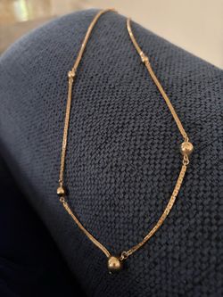 1978 Vintage AVON necklace with spaced beads