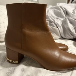 MK BOOTS SIZE 7