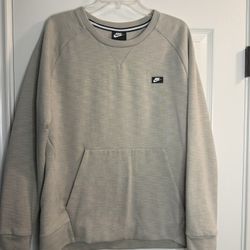 Like New- Nike Sportswear Optic Crew Sweatshirt 
