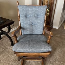 Vintage rocking Chair W/cushion