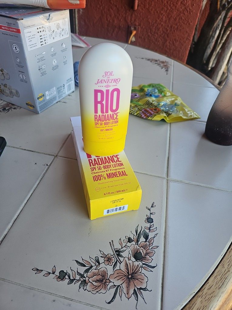 SPF 50. BODY LOTION Sunscreen