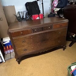 Dresser