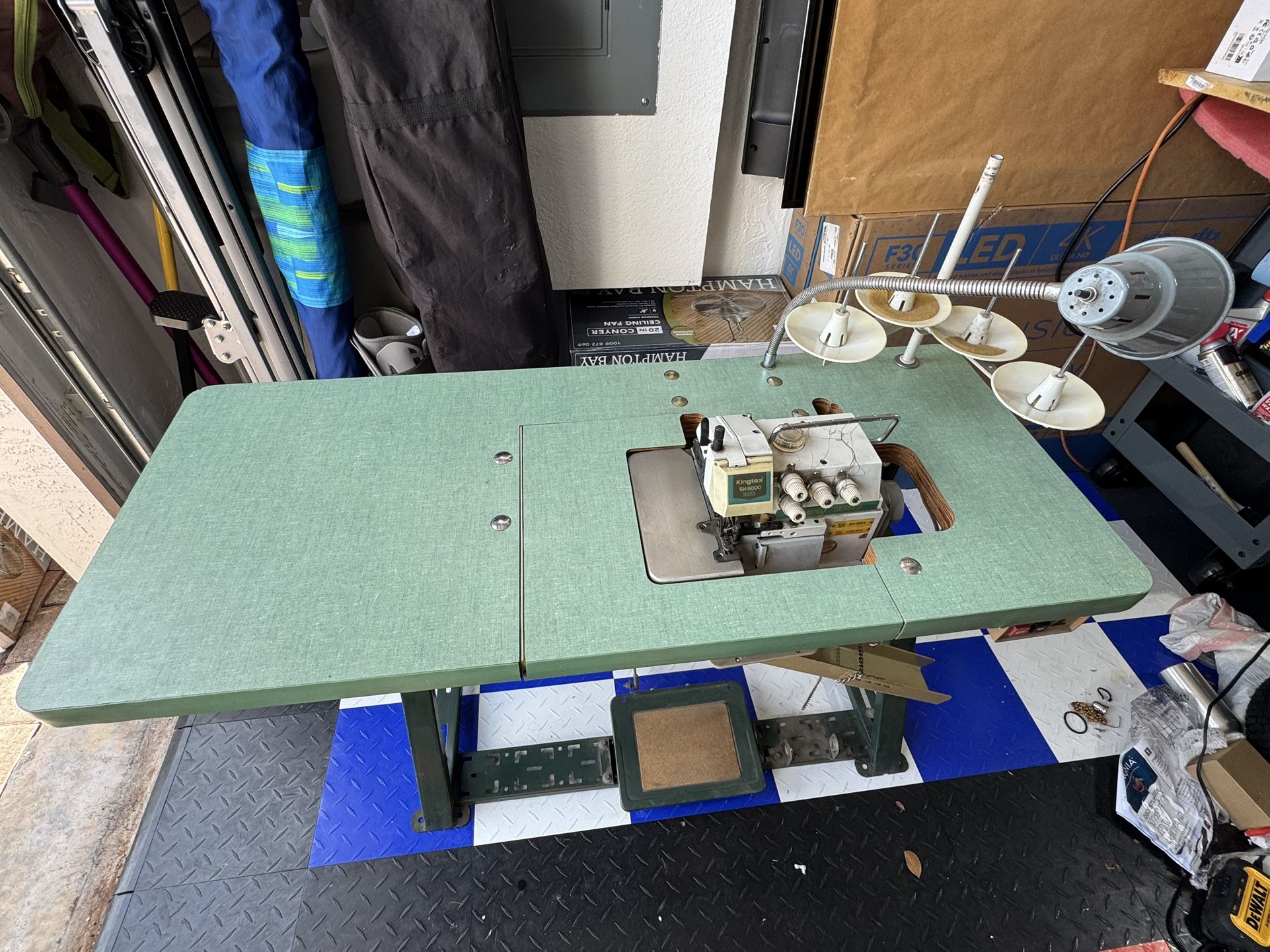 4 Needle Serger Overlock Sewing Machine Industrial