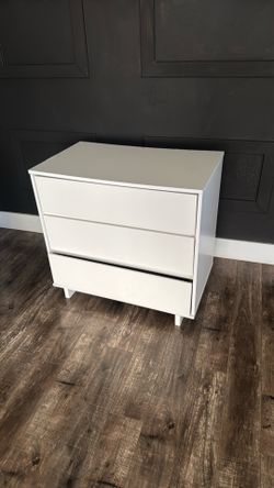Little drawer (bottom one can be fixed)