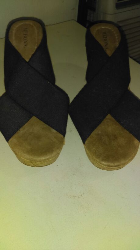 Black sandal wedges 8 1/2