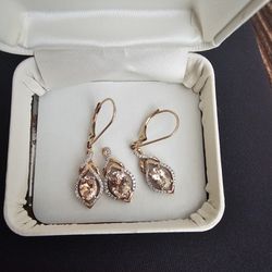 $600 OBO! 14k rose gold diamond Pendant earrings w matching pendant