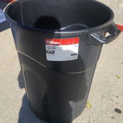 32 gallon trash can