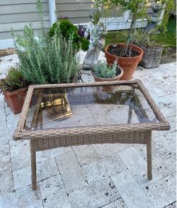 Outdoor Wicker Coffee Table with Glass Top