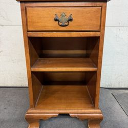 Ethan Allen Heirloom Nutmeg Maple Bedside